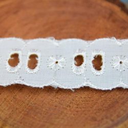 Slot Insertion Lace 1" 27.4 Mtr Card White BA433901