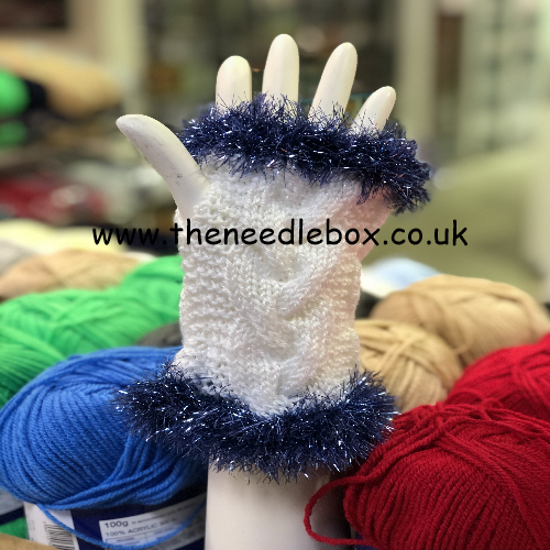 Knitted Hand Warmer Diamond White With Saphirre Tinsel