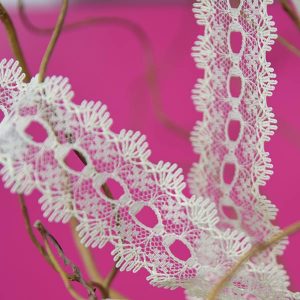 Knitting In Lace 44 Mtr Card Cream