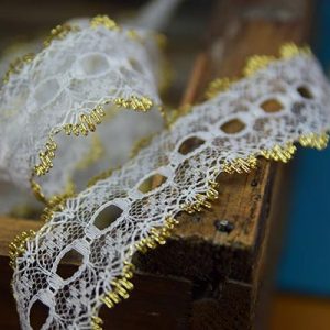 Knitting In Lace 44 Mtr Card Gold