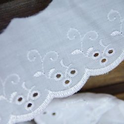 Flat 2" Brodeire Anglais Lace 27.4 Mtr Card White